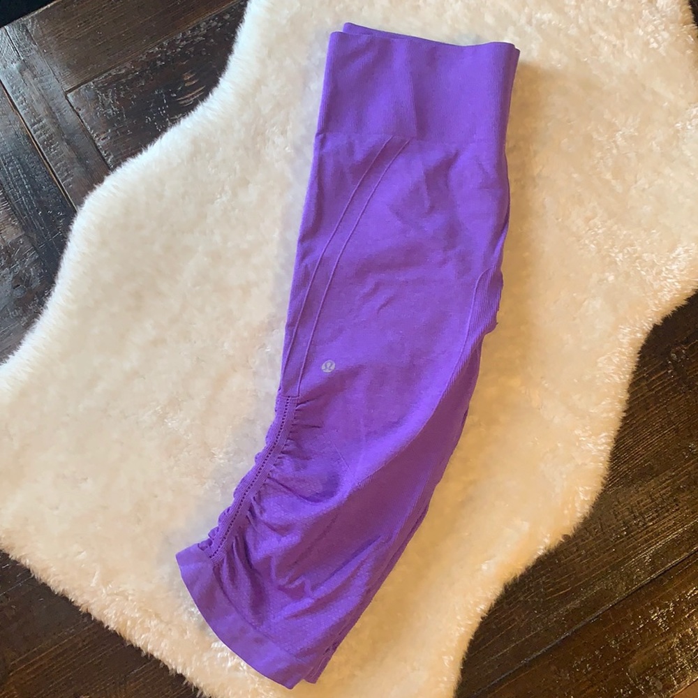 Lululemon light purple, cropped, spandex